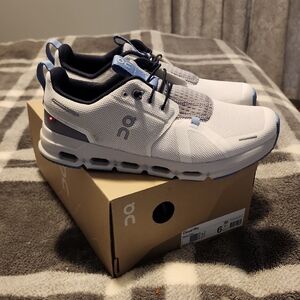 On Cloud Sky - Size 6 Youth Or Ladies Size 7.5 / 8